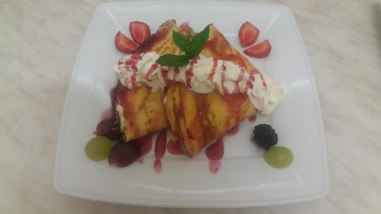 ホテル Restauracja Applause Ludwin エクステリア 写真