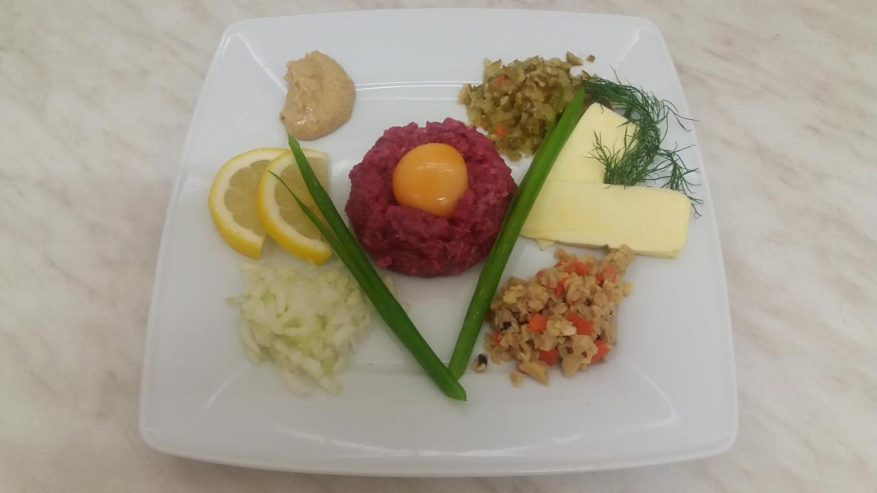 ホテル Restauracja Applause Ludwin エクステリア 写真